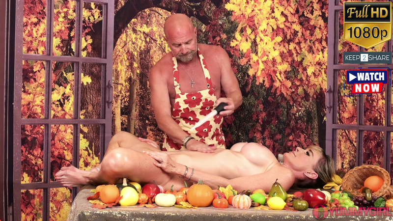 669431244_sofiemariexxx-25-11-28-thanksgiving-feast_06.jpg